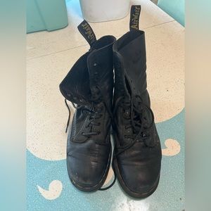 10 eyelet Dr Marten Boots